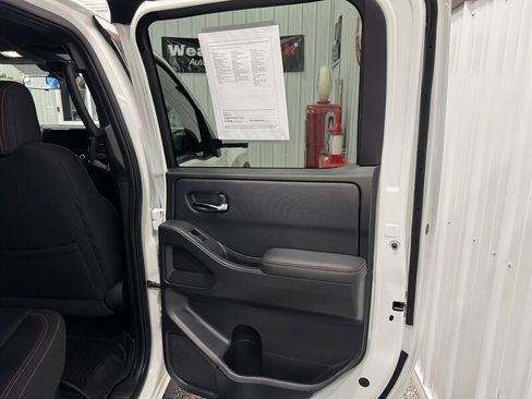 Used 2022 Nissan Frontier PRO-4X image 21