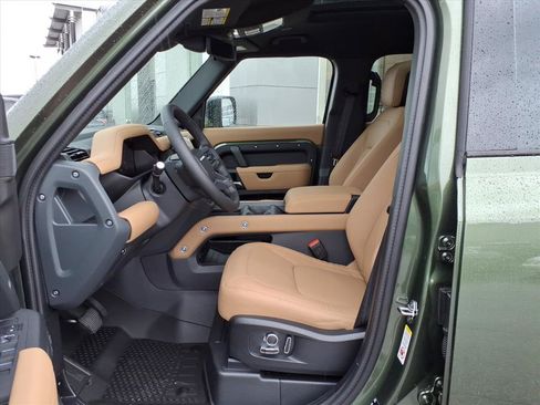 New 2026 Land Rover Defender 130 X-Dynamic SE AWD/4WD image 11