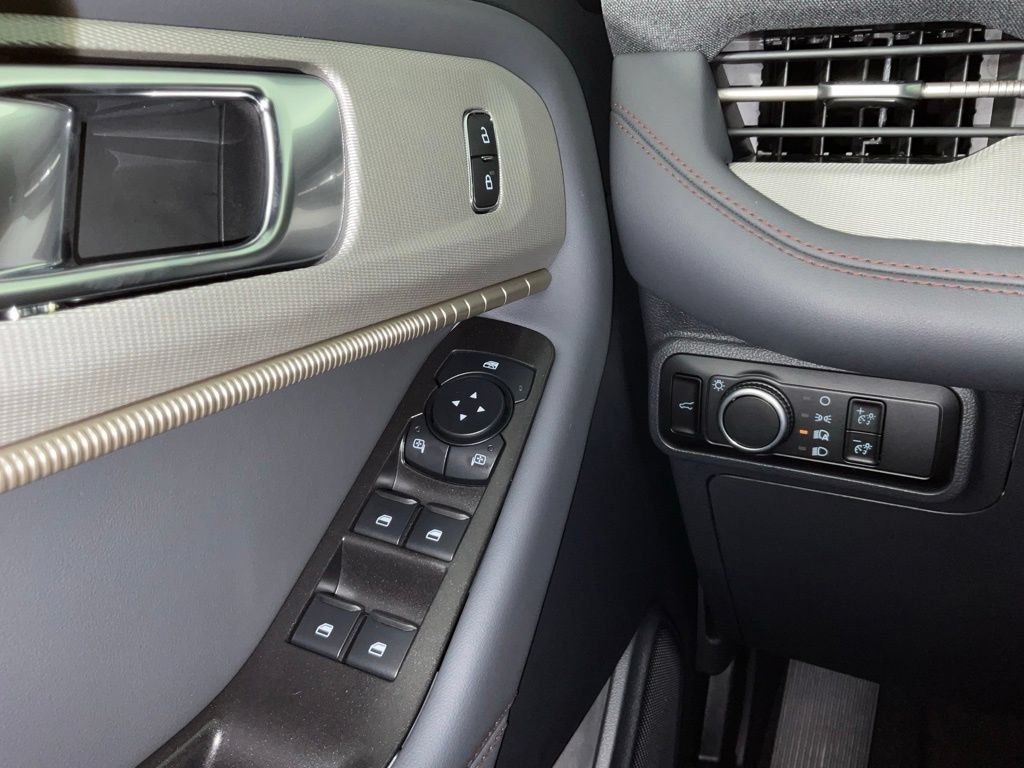 New 2027 Ford Explorer Active RWD image 21