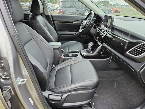 Used 2022 Kia Seltos EX image 16
