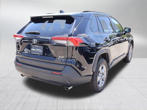 Used 2025 Toyota RAV4 XLE AWD/4WD image 7