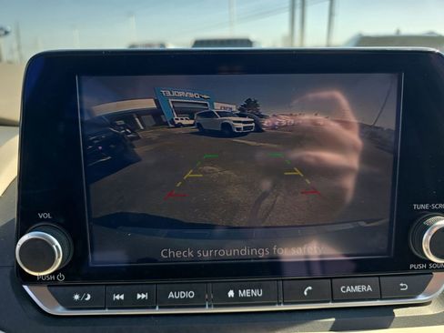 Used 2023 Nissan Rogue SV image 33