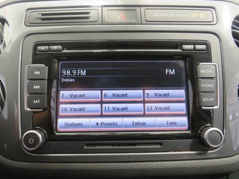 Used 2015 Volkswagen Tiguan SE FWD image 16