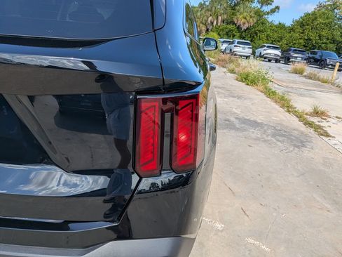 Certified 2025 Kia Sorento S FWD image 10