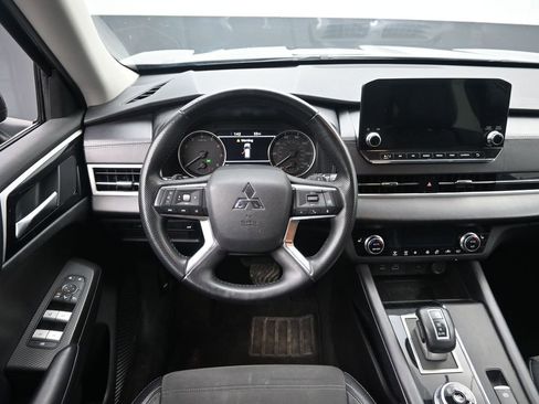 Used 2024 Mitsubishi Outlander SE image 22