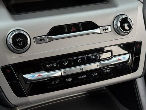 Used 2024 Ford Explorer XLT image 26