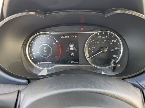 Used 2025 Nissan Versa SV image 25