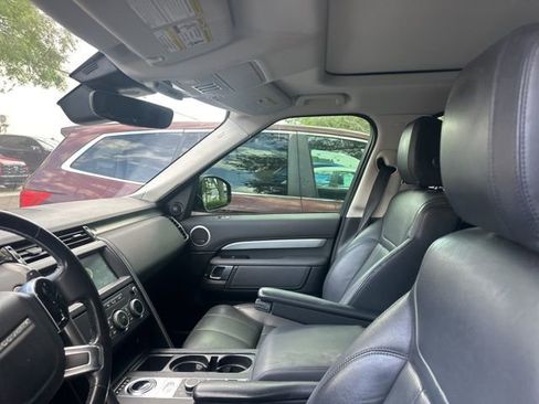 Used 2020 Land Rover Discovery Landmark image 4