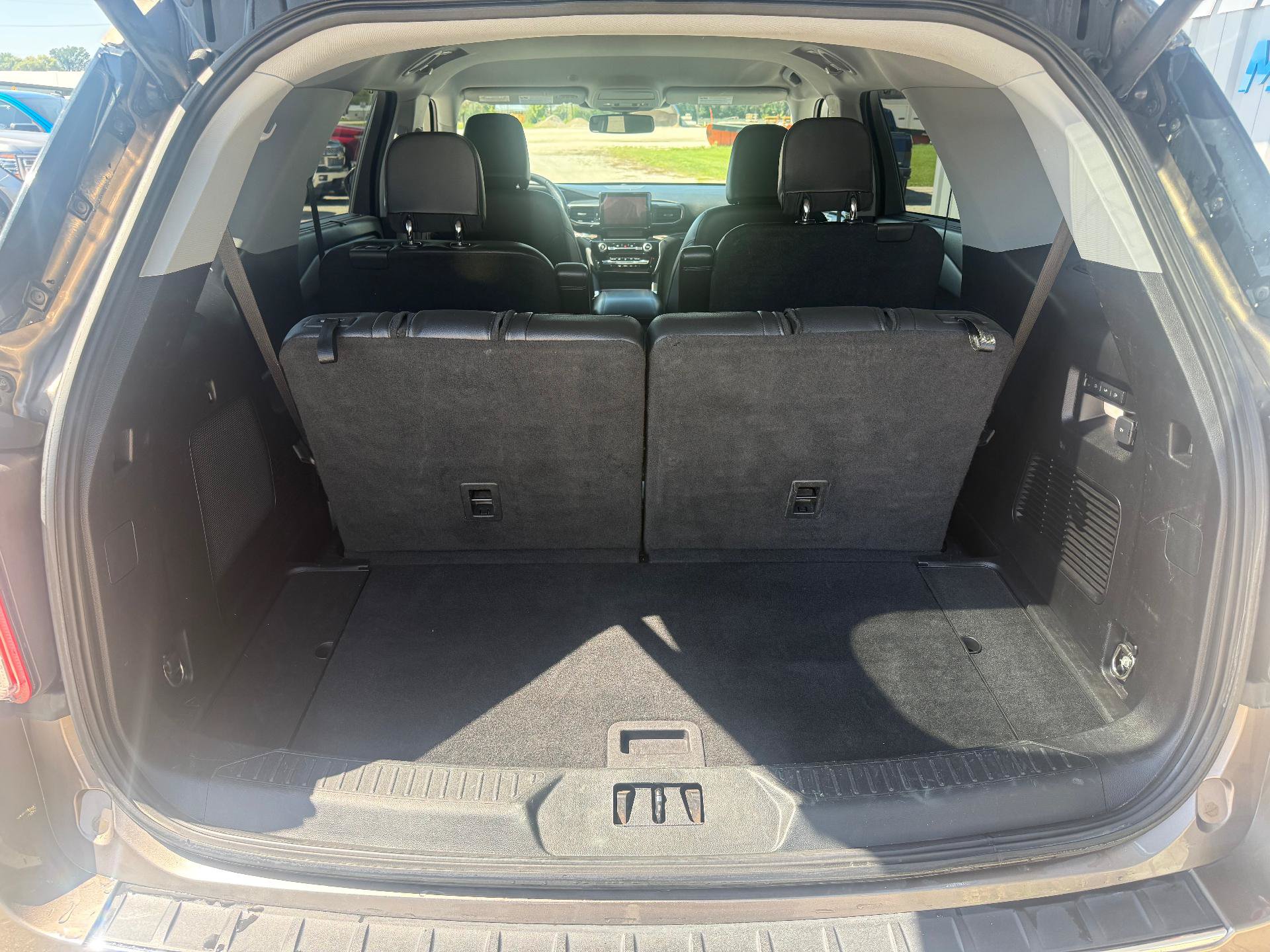 Used 2021 Ford Explorer Limited w/ Equipment Group 301A AWD/4WD image 9