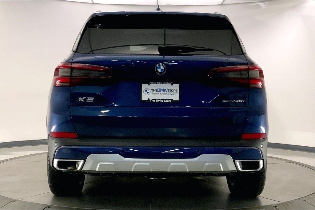 Used 2022 BMW X5 xDrive40i w/ Premium Package AWD/4WD image 3