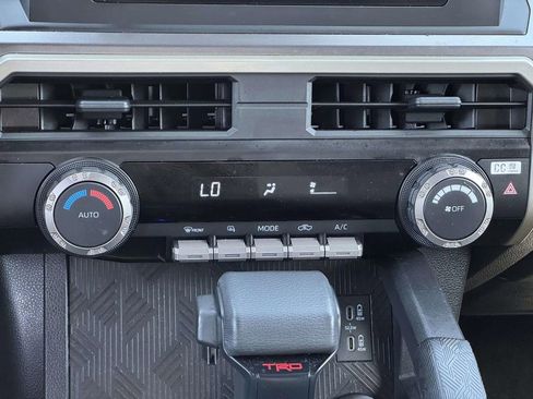 Used 2025 Toyota Tacoma TRD Off-Road AWD/4WD image 5