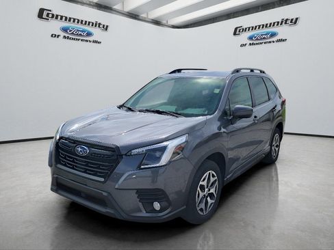 Used 2022 Subaru Forester Premium image 1