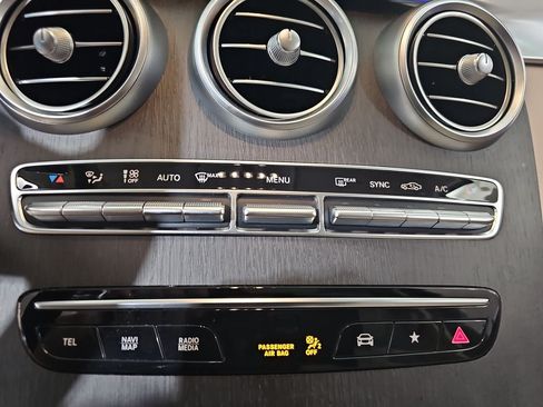 Used 2021 Mercedes-Benz GLC 300 4MATIC image 26