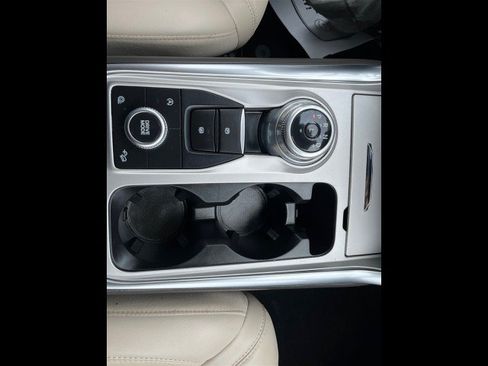 Certified 2024 Ford Explorer Platinum w/ Technology Package AWD/4WD image 29