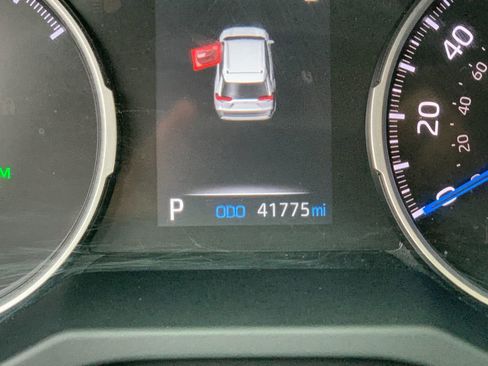 Used 2021 Toyota RAV4 XLE Premium image 29