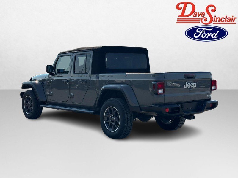Used 2022 Jeep Gladiator Overland w/ Cold Weather Group AWD/4WD image 9