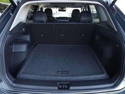 New 2025 Volkswagen Tiguan SE image 6