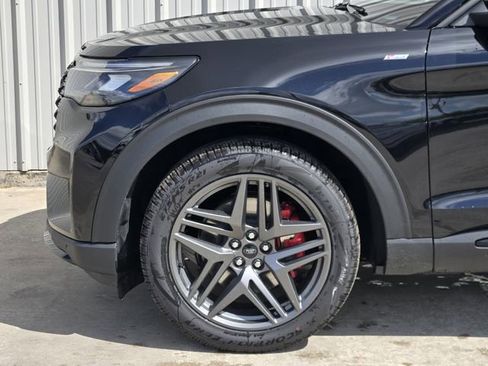 New 2026 Ford Explorer ST-Line w/ ST-Line Street Pack RWD image 8