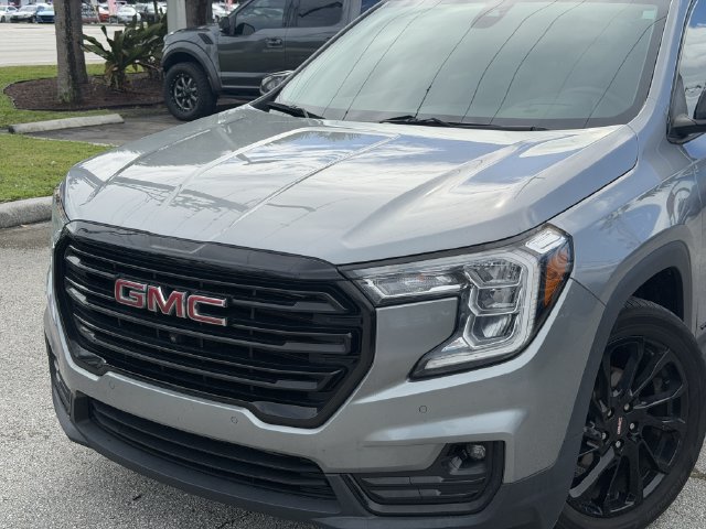 Used 2023 GMC Terrain SLT w/ Tech Package FWD image 6