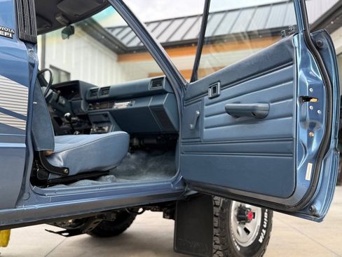 Used 1988 Toyota Pickup 4x4 Regular Cab image 32