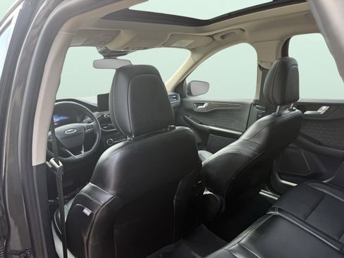 Used 2020 Ford Escape Titanium image 37