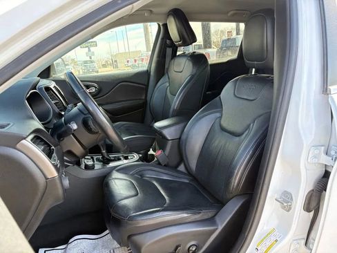 Used 2019 Jeep Cherokee Limited AWD/4WD image 20
