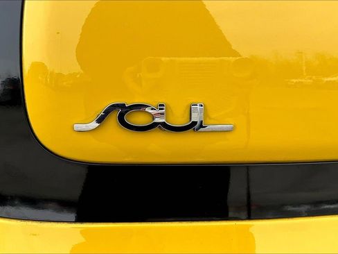 Used 2015 Kia Soul + FWD image 20