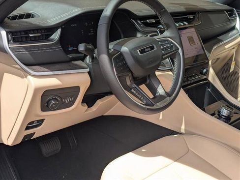 New 2025 Jeep Grand Cherokee L Limited image 3