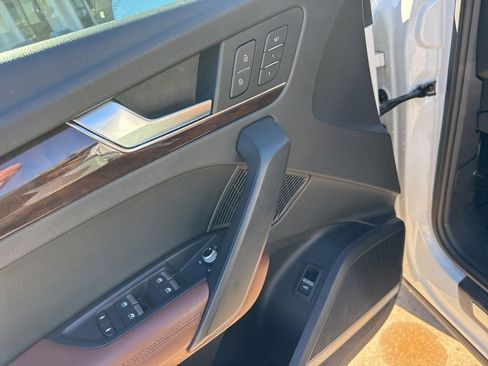 Used 2019 Audi Q5 2.0T Premium Plus w/ Premium Plus Package image 11