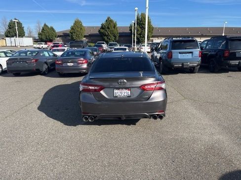 Used 2020 Toyota Camry XSE image 6