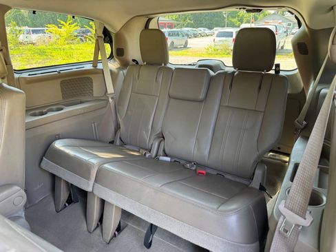 Used 2013 Chrysler Town & Country Touring-L w/ Entertainment Group #2 FWD image 16