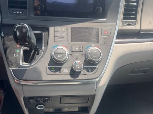 Used 2015 Toyota Sienna XLE Premium AWD/4WD image 15
