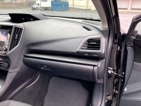 Used 2017 Subaru Impreza 2.0i Premium image 19