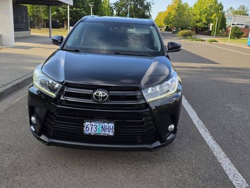 Used 2017 Toyota Highlander SE AWD/4WD image 2