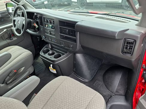 New 2026 GMC Savana 3500 LT w/ LT Preferred Equipment Group RWD image 23