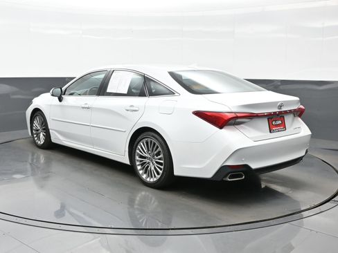 Used 2019 Toyota Avalon Limited image 4