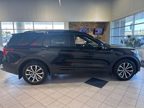 Used 2023 Ford Explorer ST-Line w/ Class IV Trailer Tow Package AWD/4WD image 14