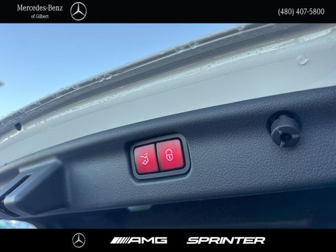 Used 2023 Mercedes-Benz C 300 Sedan image 7