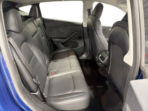 Certified 2023 Tesla Model Y Long Range AWD/4WD image 11