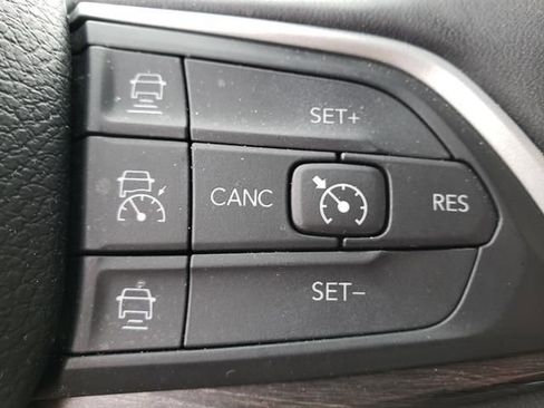 Used 2023 Jeep Grand Cherokee L Limited image 27