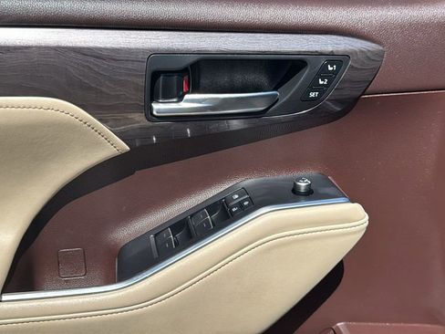Used 2022 Toyota Highlander Platinum image 13