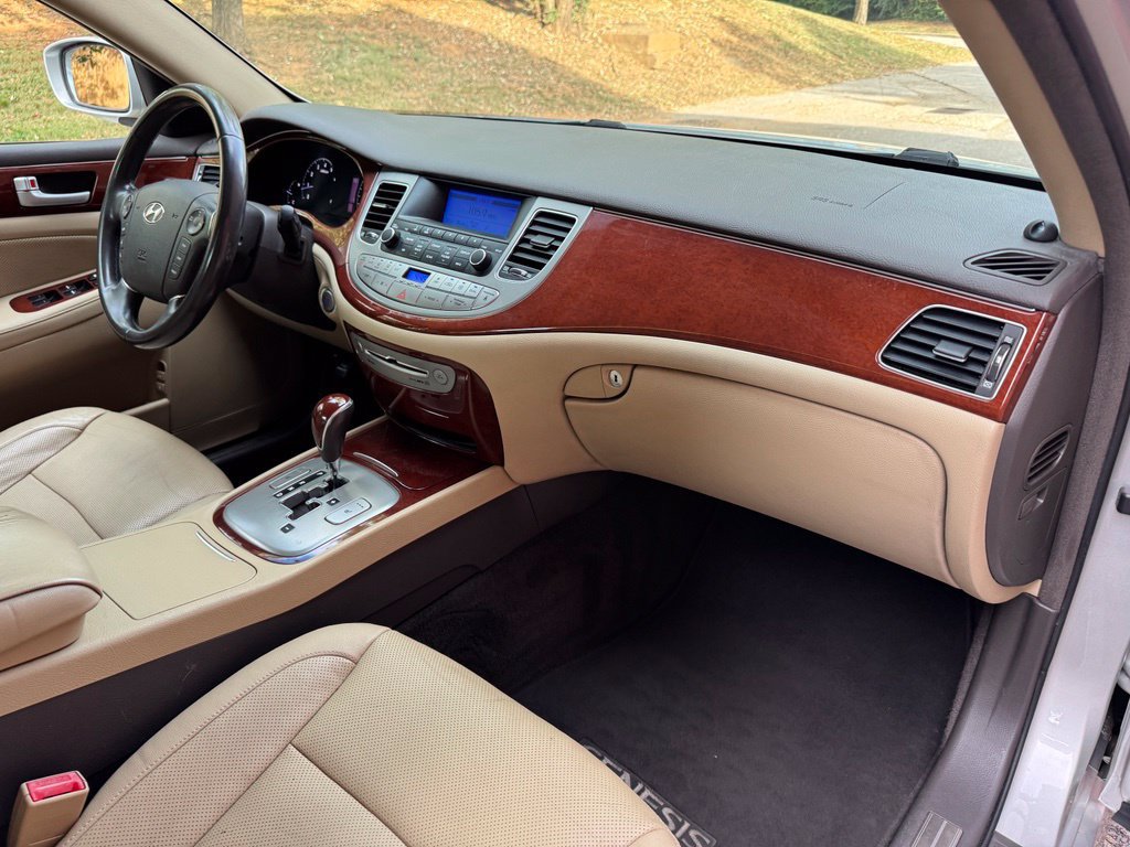 Used 2012 Hyundai Genesis 3.8 RWD image 26
