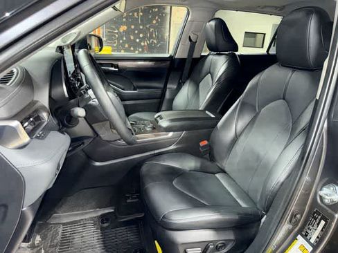 Used 2023 Toyota Highlander Limited AWD/4WD image 15