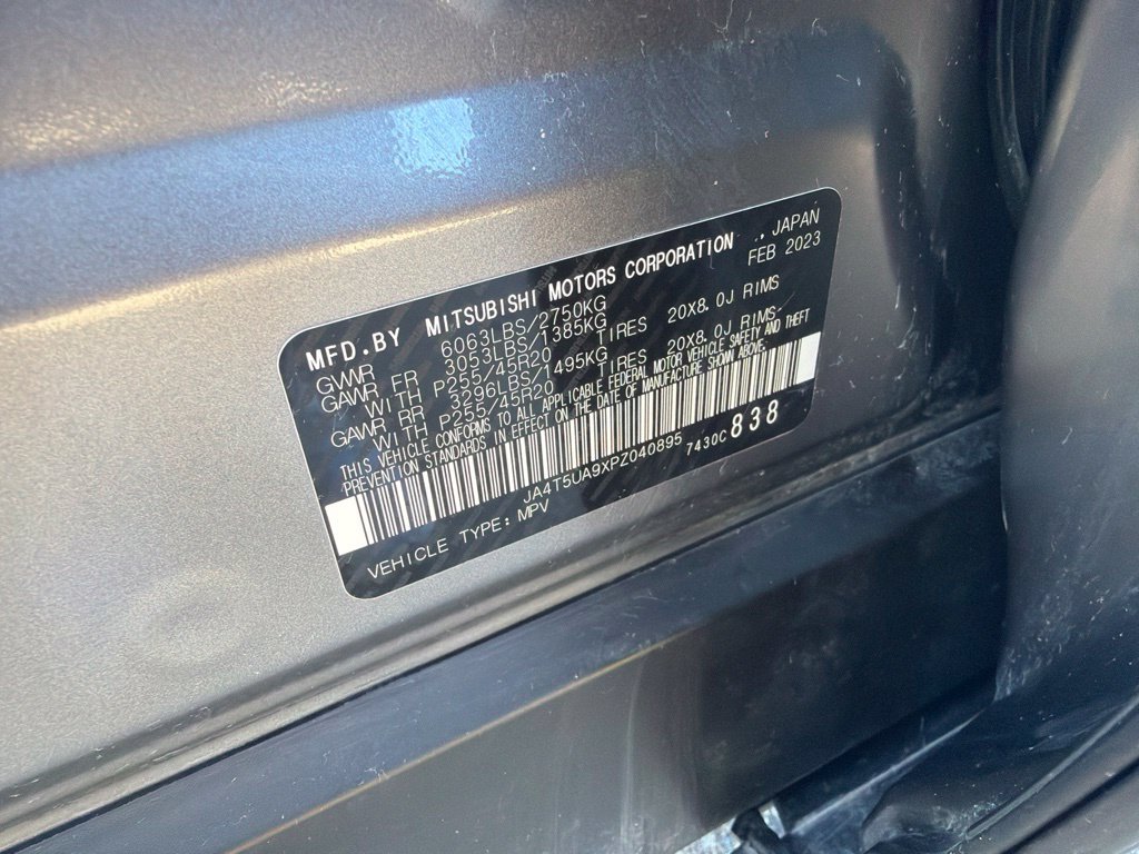 Used 2023 Mitsubishi Outlander 4WD Plug-In Hybrid image 39