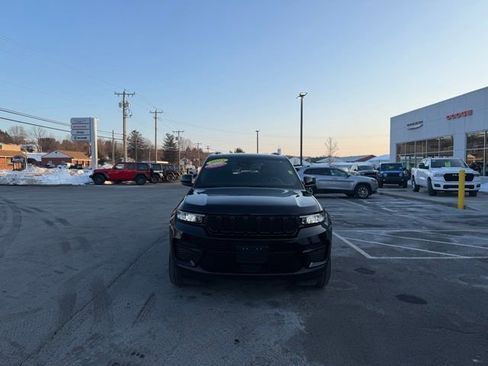 Certified 2023 Jeep Grand Cherokee Altitude image 1