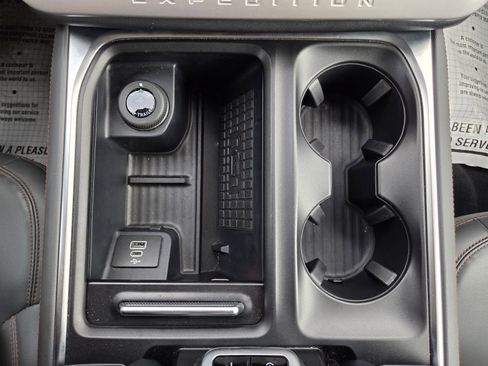 Used 2025 Ford Expedition Active AWD/4WD image 39
