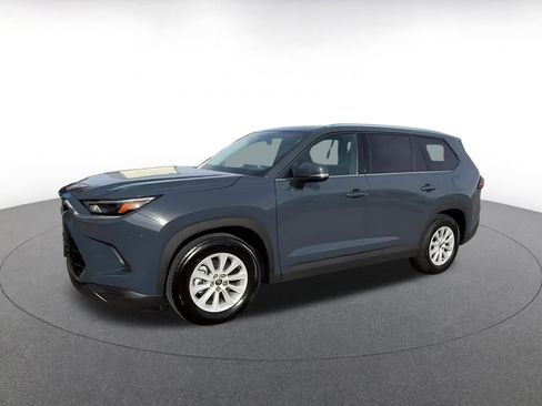 Used 2025 Toyota Grand Highlander LE image 8