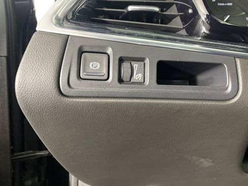 Used 2025 Cadillac XT5 Premium Luxury image 20