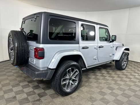 Used 2024 Jeep Wrangler Unlimited w/ Convenience Group AWD/4WD image 3