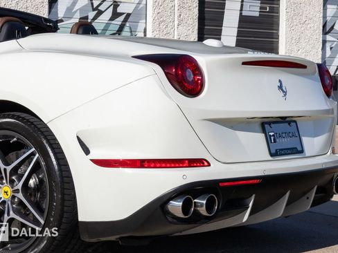 Used 2016 Ferrari California T image 12